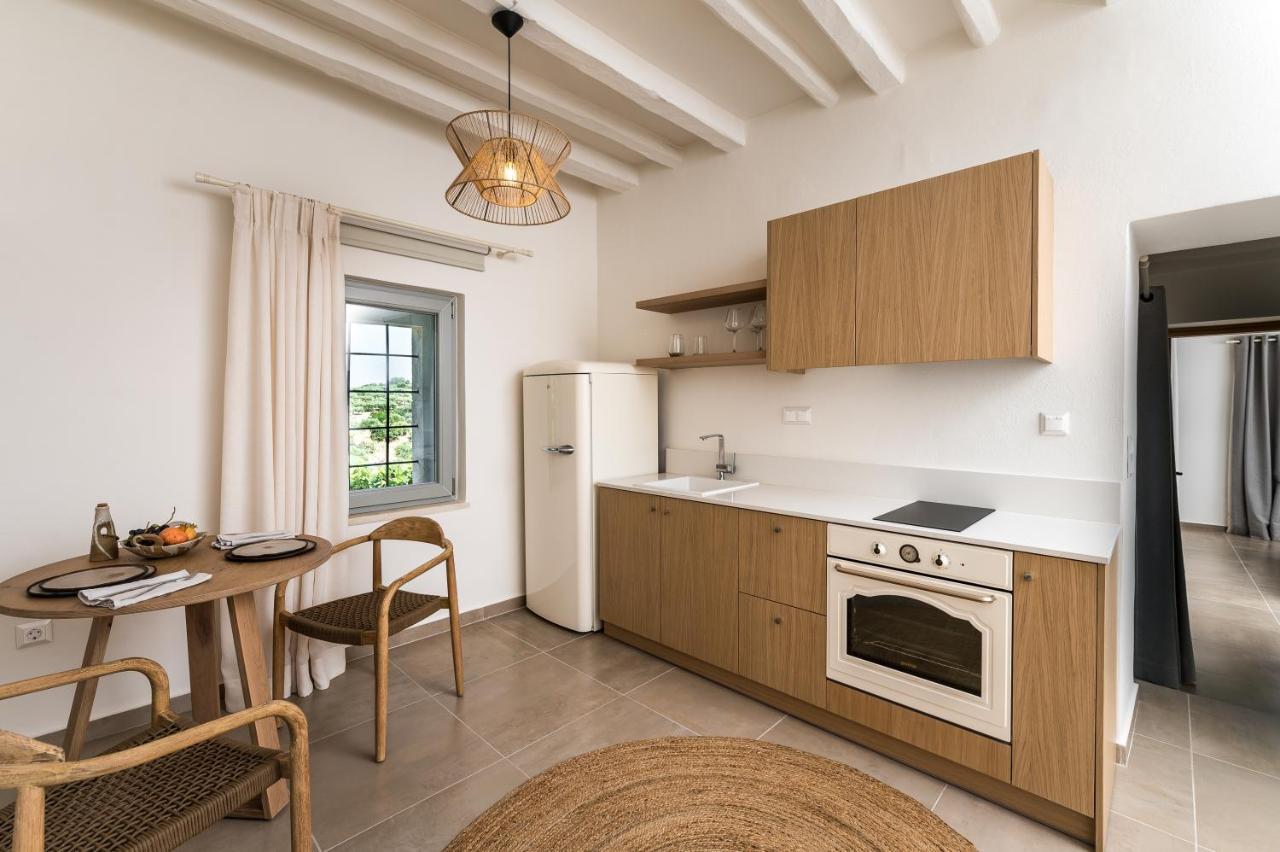 Amvikas Suites-Sitia エクステリア 写真