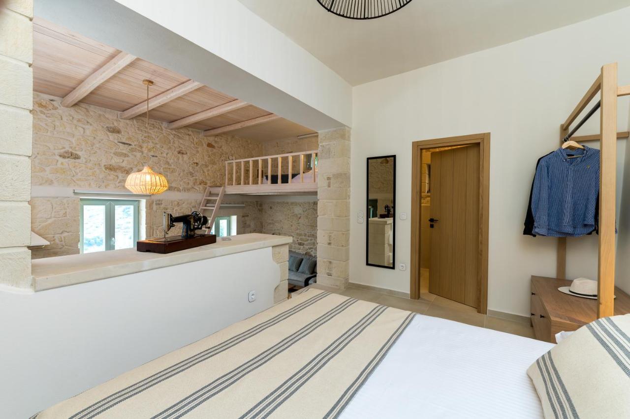 Amvikas Suites-Sitia エクステリア 写真